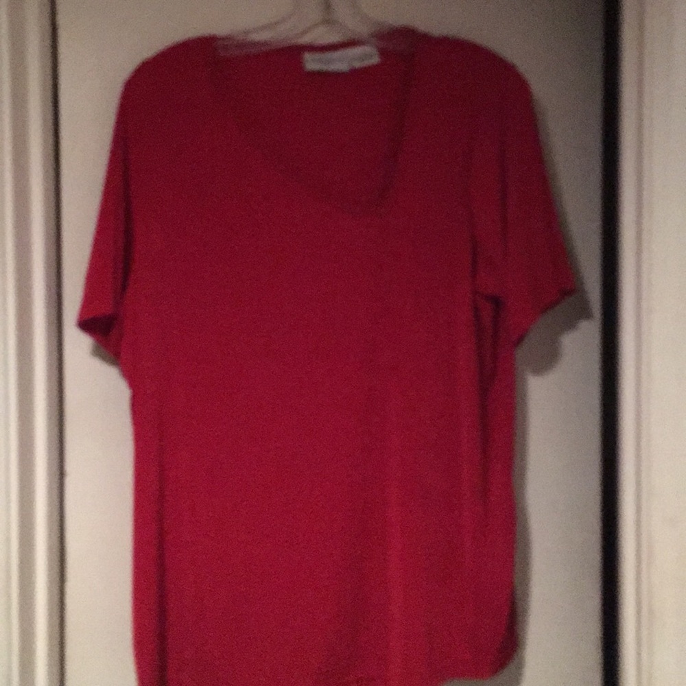 Red Kathy Ireland tee